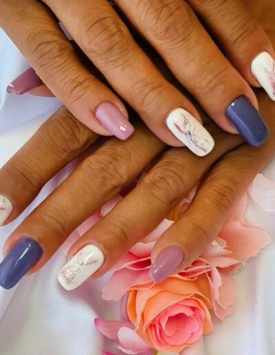 Smoochez blue and white nails with marble art