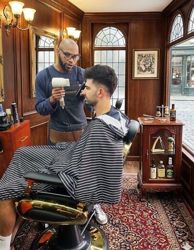 Great Touch Mobile Salon - Barber chair