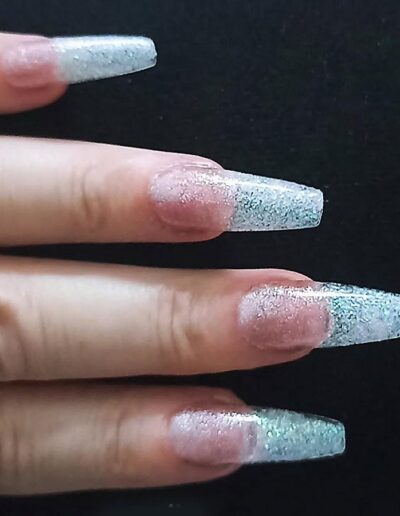 The Freed Edge - Blue glitter nails