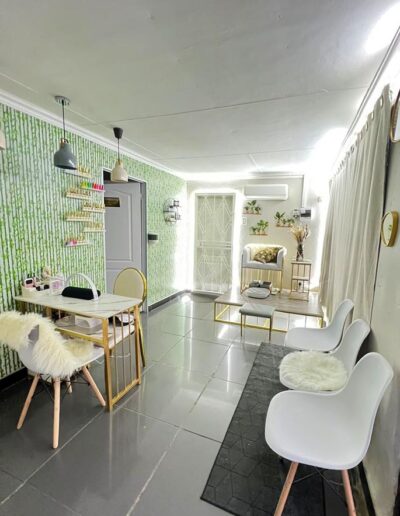 Emba Beauty Clinic - Salon Space - Nail Statio