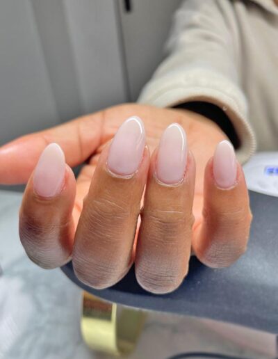 Grandeur Artistry - Pale Pink Nails b