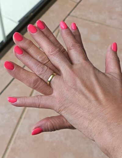 Eunice Mobile Beautybar - Bright Coral Gel Nails a